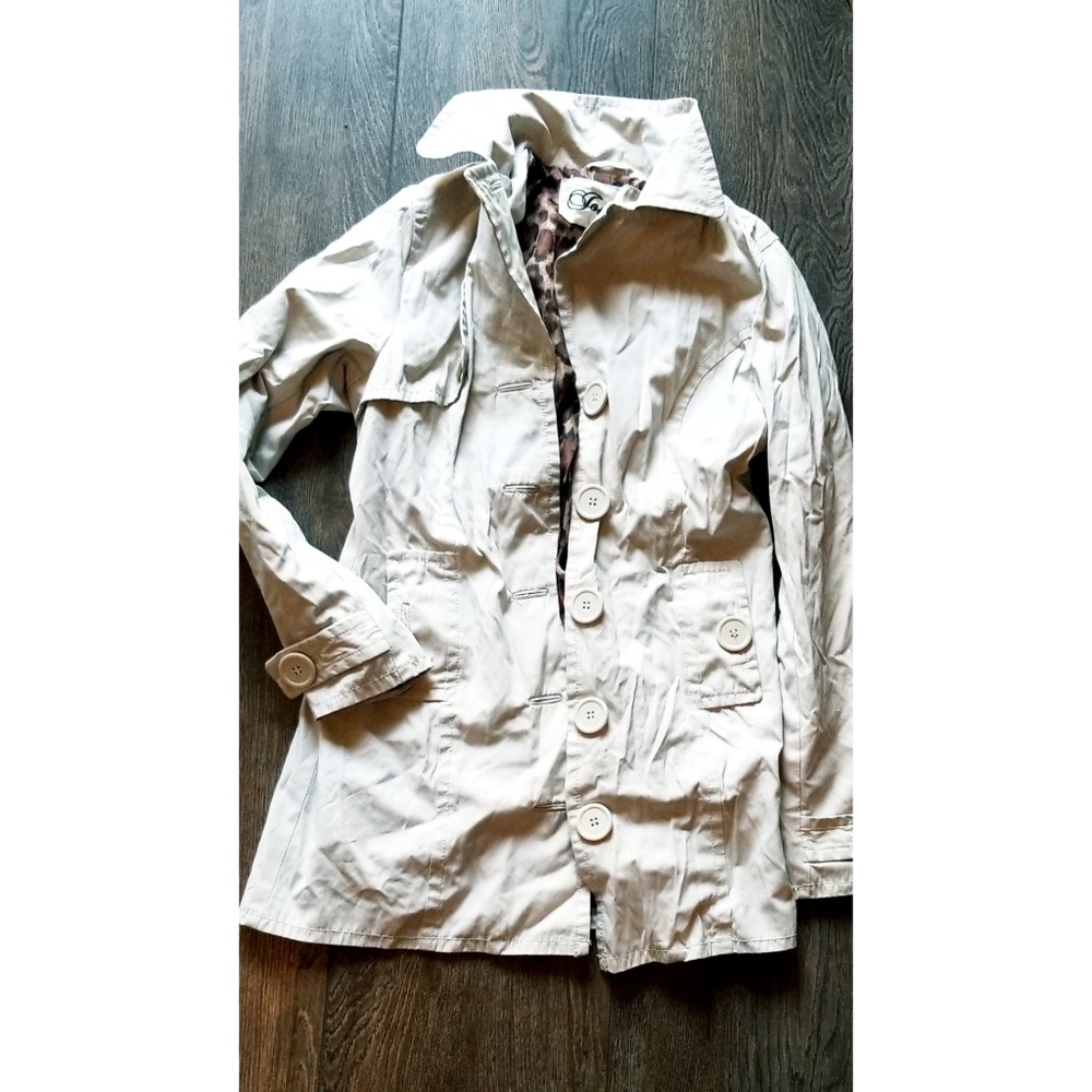 Adorable light gray Joujou trench coat!